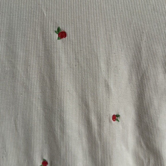 Wild Fable White with Roses Cropped Tee - Picture 2 of 5